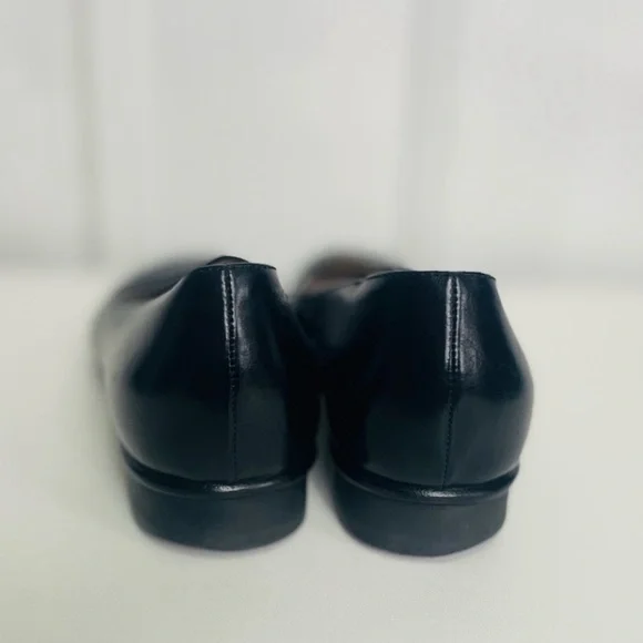 Authentic Chanel -Black Flats - Leather - Classic - Picture 3 of 13